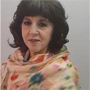 Soy italiana de lengua materna y tengo licenciatura en derecho y tres máster. También tengo un nivel elevado  de Español